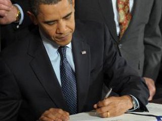 Президент США Барак Обама продлил на год действие указа, обеспечивающего беспрепятственную оплату поставок в США российского урана, извлеченного из снятых с вооружения ядерных боеголовок