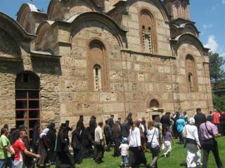 Монахи покинули монастырь в знак протеста против отстранения от управления Рашско-Призренской епархией епископа Артемия