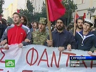 В Греции забастовки парализовали движение поездов и морских судов