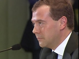 Президент России Дмитрий Медведев считает необходимым не прямое копирование американской Кремниевой долины при создании центра в Сколково, а формирование условий для привлечения инновационных компаний на основе американского опыта