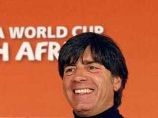 Главный тренер сборной Германии по футболу Йоахим Лев доволен, что в 1/8 финала чемпионата мира в ЮАР его команде будет противостоять английская дружина