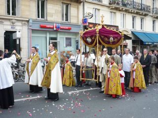 Во Франции в срочном порядке состоится рукоположение свыше 80 католических священников и 90 диаконов