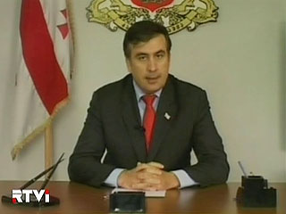 Президент Грузии Михаил Саакашвили одобрил демонтаж памятника Сталину в центре Гори и отверг обвинения в попытке переписать историю