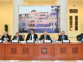 На юридическом форуме в Петербурге жестко раскритиковали Медведева, эксперты говорят о "новой гласности"