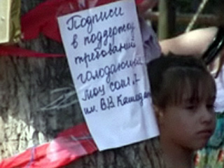 В Ульяновске к голодающим четвертые сутки учителям школы &#8470;7 присоединились педагоги соседней школы &#8470;8