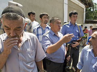 Число погибших в ходе межэтнических столкновений на юге Киргизии 11-14 июня продолжает расти