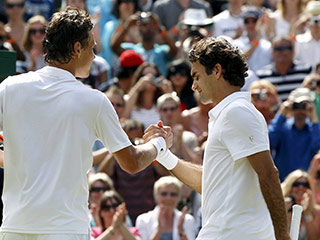 Шестикратный чемпион Уимблдона швейцарский теннисист Роджер Федерер неожиданно проиграл в четвертьфинале турнира чеху Томашу Бердыху