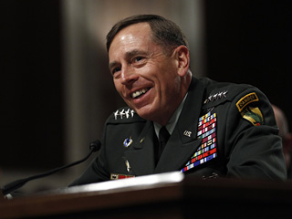 Сенат конгресса США в среду единогласно утвердил кандидатуру генерала Дэвида Петреуса на пост командующего войсками НАТО в Афганистане