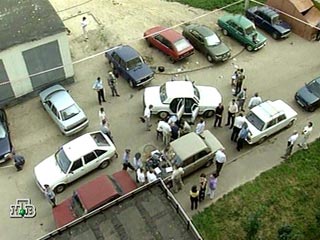 Заместитель префекта Леонид Облонский был убит в июне 2001 года. Когда он вышел из своего дома и направился к служебной "Волге"