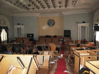 Парламент Киргизии, апрель 2010 года