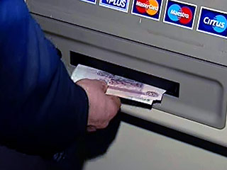 Президент Дмитрий Медведев обязал владельцев банкоматов предупреждать держателей платежных карт о комиссиях, которые могут быть взяты за операции по снятию наличных