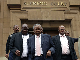 Верховный суд Йоханнесбурга признал бывшего президента Интерпола и экс-главу полиции ЮАР Джеки Селеби виновным в коррупции  и связях с криминальными структурами