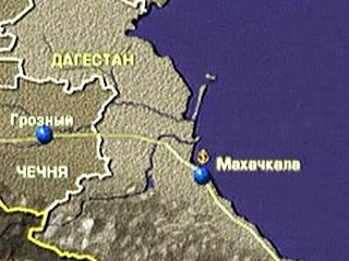 В Советском районе города Махачкалы в субботу на улице Ярагского около дома 97 неизвестный из огнестрельного оружия обстрелял машину с сотрудником милиции