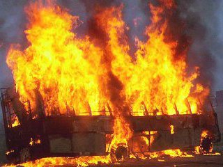 Пассажирский автобус сгорел в городе Уси восточной китайской провинции Цзянсу в ночь на понедельник, погибли 24 человека, еще 19 получили ожоги