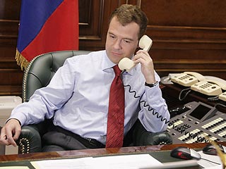 Медведев по телефону поздравил Коморовского с победой на президентских выборах