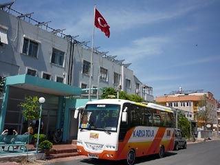 Из-за банкротства турецкого туроператора Karya Tour из гостиниц выселяют туристов, в том числе российских