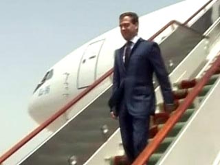 Президент России Дмитрий Медведев в субботу прилетел в Крым