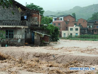 Проливные дожди в начале июля залили 10 провинций Китая