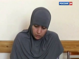 По данным адвокатов, оружие нашли только у одной из задержанных - Заиры Акаевой, вдовы 18-летнего Магомеда Исмаилова, убитого в ноябре прошлого года во время нападения на командира СОБРа