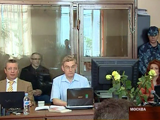 На вызове в суд двух экс-руководителей компаний, подконтрольных ЮКОСу, настаивала защита Ходорковского и Лебедева