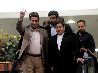 В среду Шахрам Амири вернулся  в Иран и был встречен как герой - по официальной версии Тегерана, в июне прошлого года он, совершая паломничество в Мекку, был похищен и вывезен в США