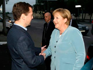 Медведев и Меркель съели собрата Пауля в екатеринбургском ресторане