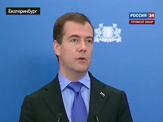 Киллер, расстрелявший Наталью Эстемирову, установлен и объявлен в розыск, сообщил Медведев