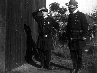 Организаторы кинофестиваля комедийного кино в американском городе Арлингтон (штат Вирджиния) после просмотра короткометражного комедийного фильма 1914 года под названием "Охотник за грабителями" ("A Thief Catcher") установили, что это один из первых фильм