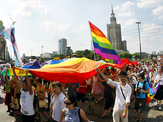 В польской столице прошел общеевропейский гей-парад, несмотря на протесты многих поляков, выступающих против прав гомосексуалистов и лесбиянок