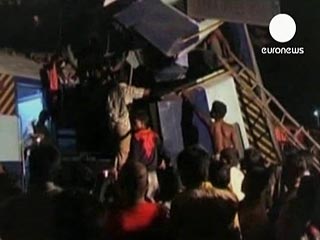 Не менее сорока человек погибли сегодня в результате столкновения двух пассажирских поездов на востоке Индии