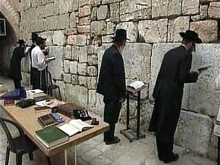 В Иерусалиме на 9-й день месяца ав принято идти к Стене плача