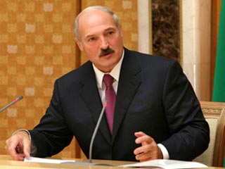 Компромат на российского премьера Владимира Путина появился в белорусской печати по распоряжению администрации президента Белоруссии Александра Лукашенко