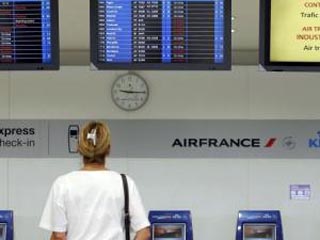 Забастовка французских авиадиспетчеров привела к отмене многих рейсов на внутренних маршрутах в стране. Авиадиспетчеры прекратили работу на 24 часа в знак протеста против планов образования единого западноевропейского авиационного пространства
