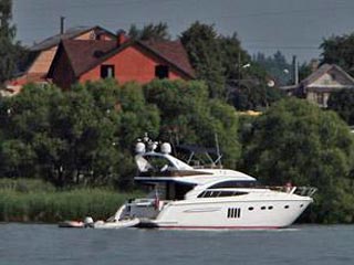 Катер, который в минувшую субботу протаранила яхта "Таллин" с эстонским консулом на борту, арендовали тоже VIP-персоны