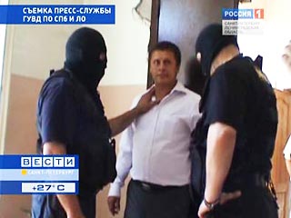 В Петербурге пятерка милиционеров помогала "черным риелторам" убивать людей за квартир