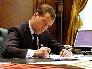 Президент России Дмитрий Медведев сообщил на встрече с министром внутренних дел Рашидом Нургалиевым в четверг, что подписал пять законов, которые посвящены работе милиции