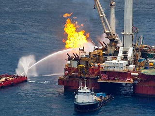 Четыре крупнейшие мировые нефтяные компании - Exxon Mobil, Royal Dutch Shell, ConocoPhillips и Chevron создают совместное предприятие для разработки и внедрения системы сдерживания утечек нефти при работе на морском шельфе