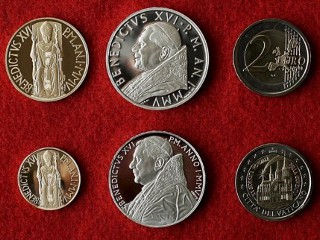 В Ватикане вводятся в свободное обращение монеты евро с изображением понтифика Бенедикта XVI