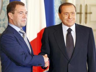 Президент РФ Дмитрий Медведев прибыл в пятницу в Милан с кратким рабочим визитом, в ходе которого встретится с председателем Совета министров этой страны Сильвио Берлускони