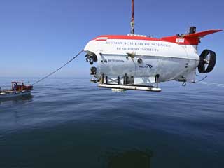 Экспедиция российских глубоководных аппаратов "Мир" обнародовала первые результаты проб воды из озера Байкал. Опасения, которые ученые высказывали еще неделю назад, только начиная свои погружения, подтвердились