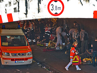 Давка на "Параде любви" в Дуйсбурге - 18 погибших