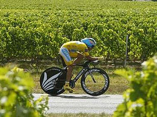 Испанец Альберто Контадор на 99 процентов обеспечил себе победу на знаменитой многодневной велогонке "Тур де Франс" 2010 года