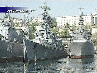 Корабли Черноморского флота не будут перебазироваться в Абхазию, заявил представитель ВМФ