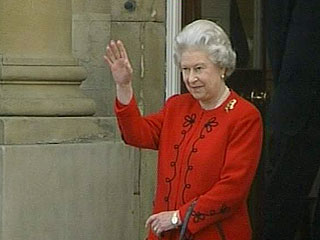 Большое влияние на 84-летнюю королеву, ставшую старейшим монархом в истории Великобритании, оказывают ее внуки - принцы Уильям и Гарри