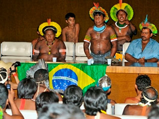 Индейцы освободили в понедельник заложников, захваченных на строительстве гидроэлектростанции в центральном бразильском штате Мату-Гроссу