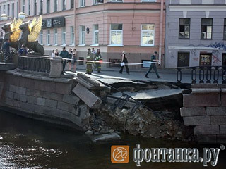 В Санкт-Петербурге в четверг частично обрушилась гранитная кладка набережной канала Грибоедова
