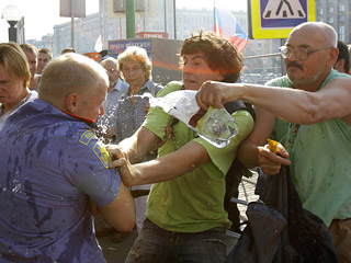 Многие задержанные на несанкционированном митинге, который проходил на Триумфальной площади в Москве, будут привлечены к административной ответственности за неповиновение сотрудникам милиции