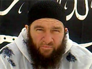 По сообщению интернет-сайта "Кавказ-центр", лидер чеченских сепаратистов Доку Умаров официально сложил с себя полномочия "эмира Кавказского эмирата", как он называет свою должность