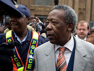 Бывший президент Интерпола и экс-глава полиции ЮАР Джеки Селеби приговорен к 15 годам тюремного заключения