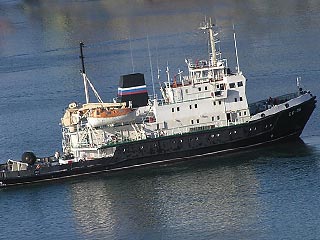 Спасательный буксир "СБ-36" предотвратил нападение пиратов на российский танкер "Дафна" в южной части Красного моря